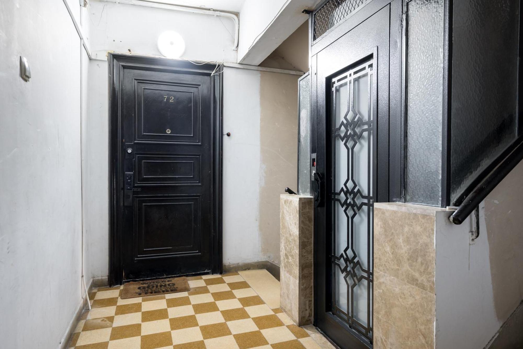 Steps2 Old Town & Metro - Heart Of History Bukares Bagian luar foto